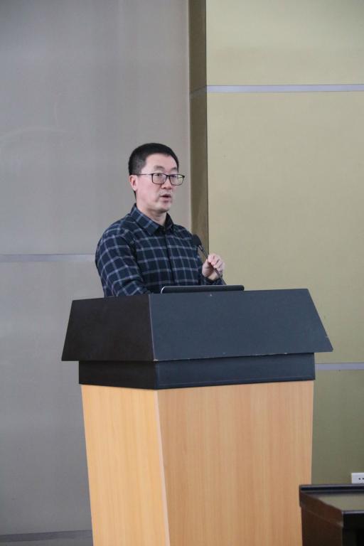 院长刘忠华主持振英讲坛启动仪式